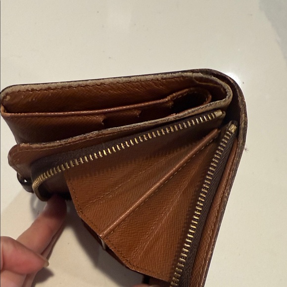 Louis Vuitton Monogram Compact Zipped Wallet Card Holder - Picture 11 of 16